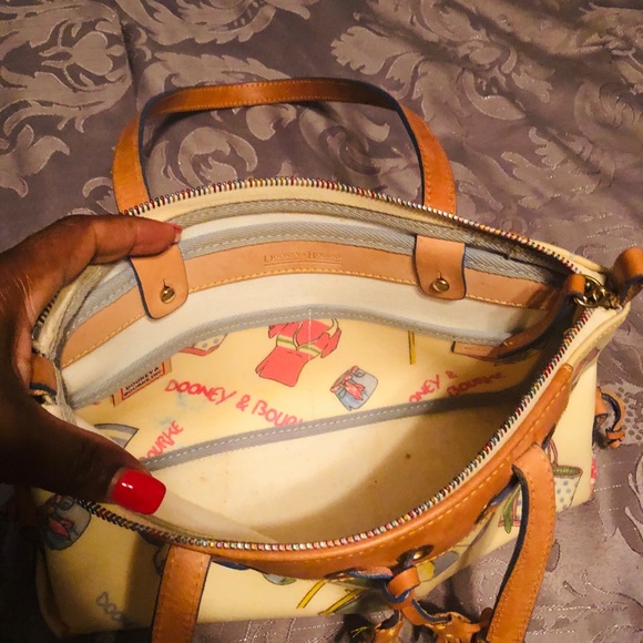 Small Dooney and Bourke Purse - Picture 3 of 6